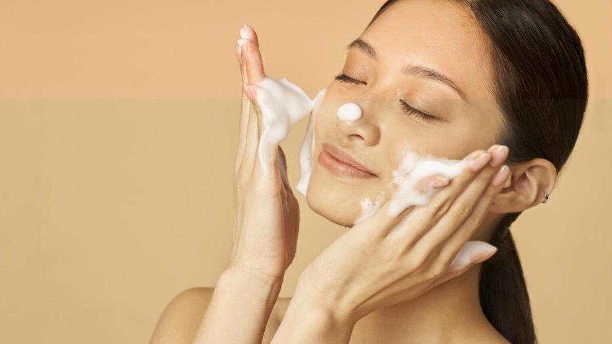 Moisturizing Ingredients – Best Face Wash For Dry Skin