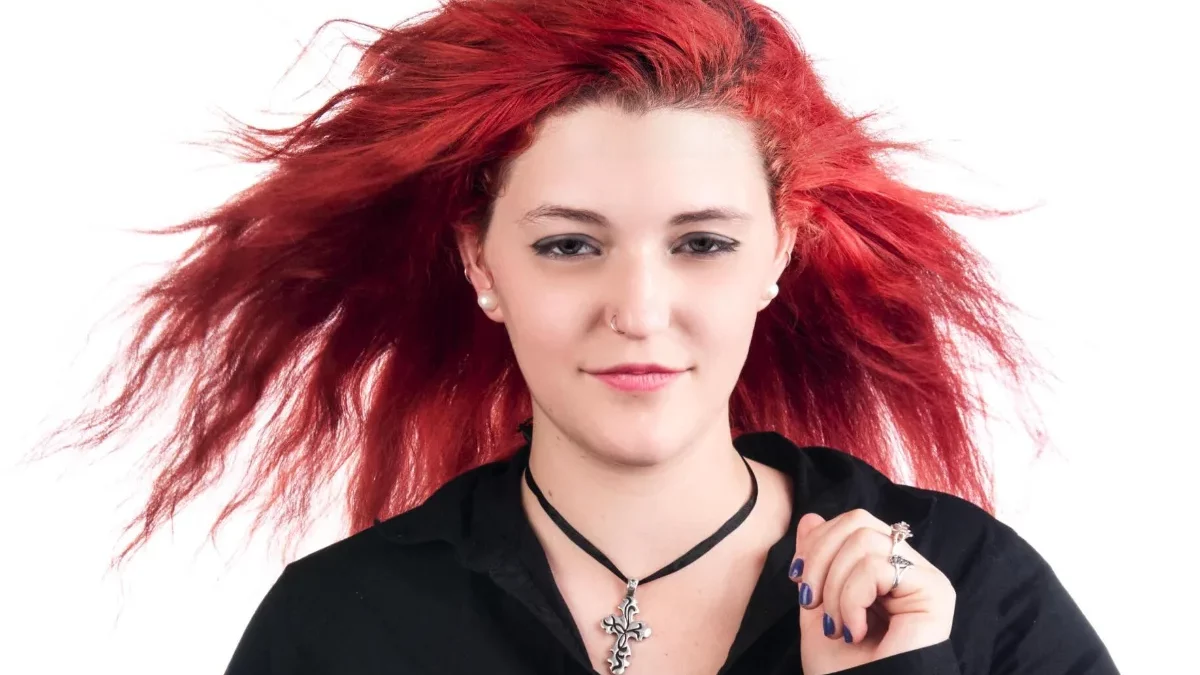 The Popular Skunk Hair Dye Can Be Worn In Various Ways